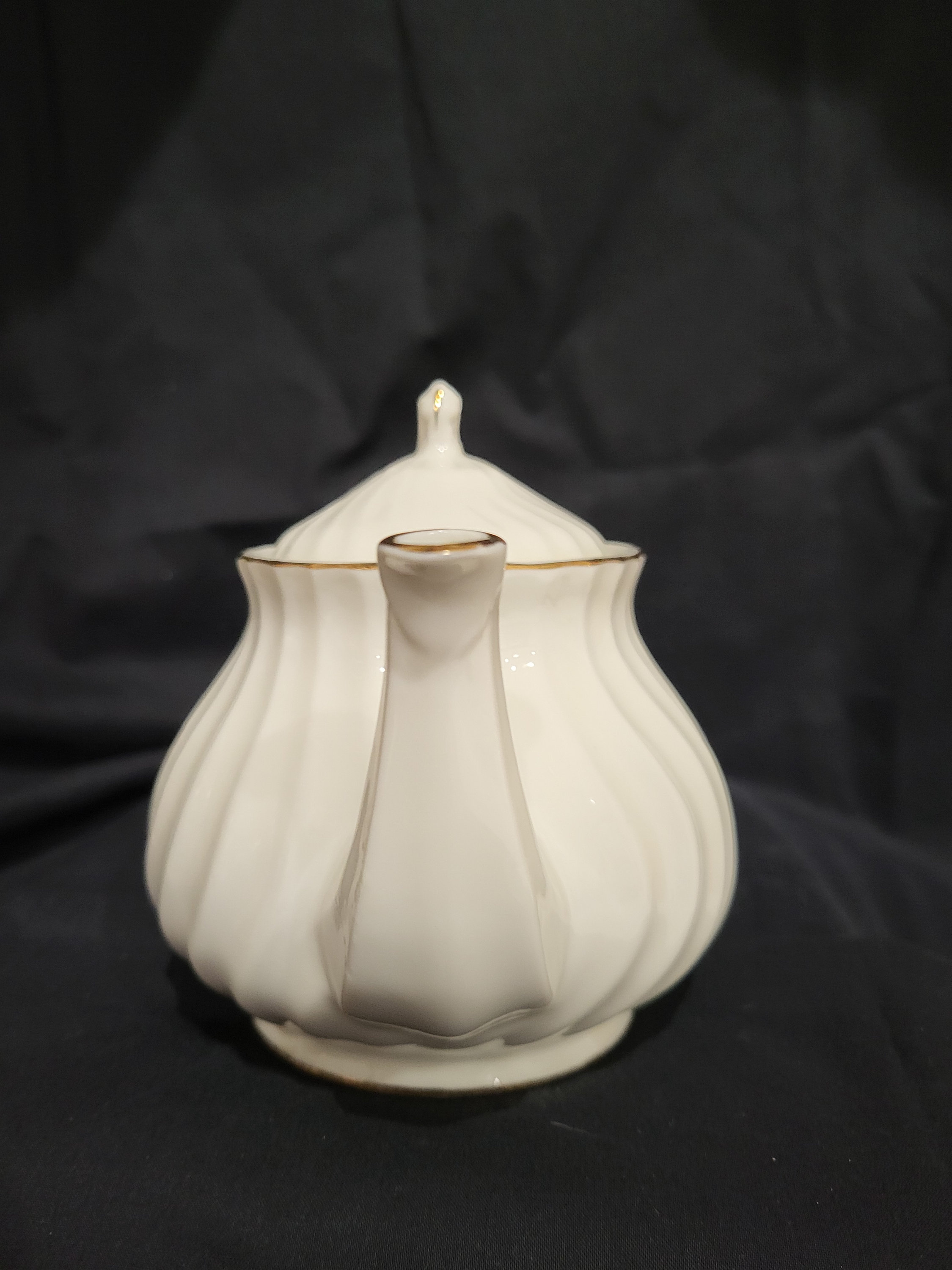 Vintage Teapot Regal Manor Teapot Robinson Design Group Fine China 1989