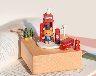 Personalisierte London Street Spieluhr aus Holz: 'Yellow Submarine'