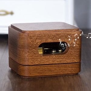 Personalisierte hölzerne Spieluhr, maßgeschneiderte handgemachte Spieluhr, Jubiläumsgeschenk, Geburtstagsgeschenk, Vintage Geschenk, Geschenk für sie