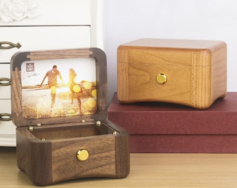 Personalisierte hölzerne Fotorahmen Spieluhr: Engravable Wind-Up Geschenk