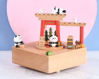 Personalisierte Panda Spieluhr: Handgemachtes Holzgeschenk, Teddybär-Picknick