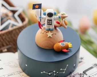 Personalisierte Space Travel Music Box: Handgemachtes hölzernes Geschenk