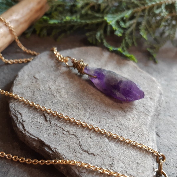 Raw Amethist on golden chain, dainty wire wrapped crystal necklace. Healing stone natural gemstone boho jewelry. Gold stainless steel chain