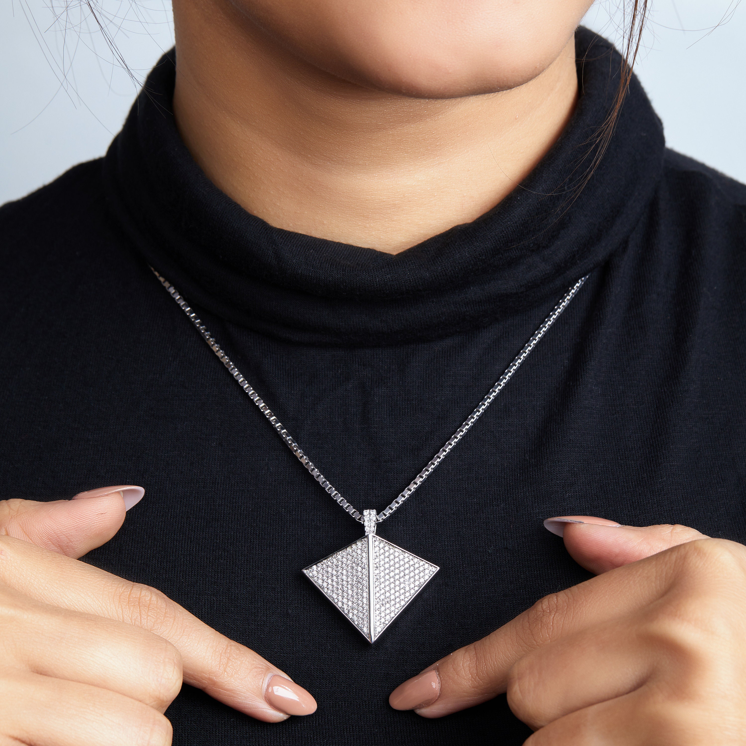 服/ファッション PS: Invoking Triangle Silver Pendant Amazon.com: Unique Impossible (Penrose) Triangle Charm Pendant
