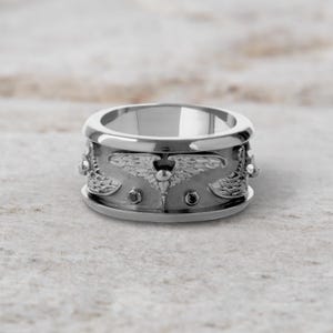 925 Sterling Silver Viking Raven Wedding Band for Men, Black Moissanite Raven Ring with Wings, Biker Gothic Men's Ring, Nordic Jewelry, Crow