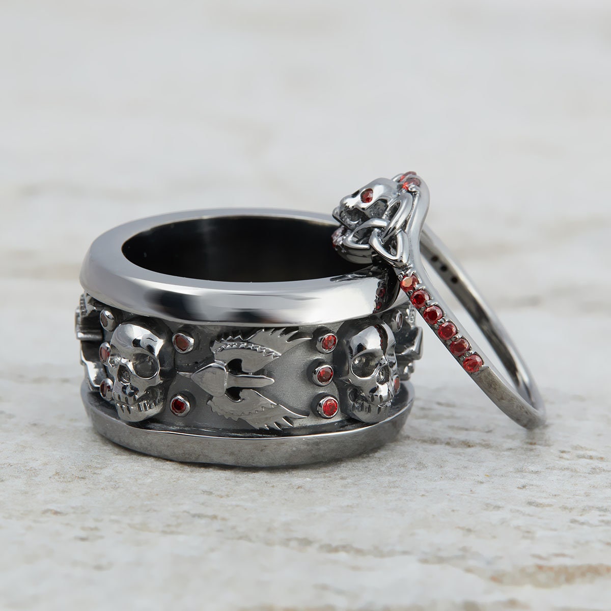 Gothic wedding rings for her deals