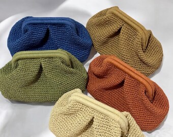 ハンドメイドラフィアクラッチバッグ：夏のボヘミアンリゾート風ハンドバッグ