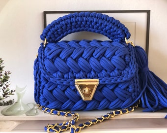 Sac à bandoulière au crochet fait main : sac de créateur en tricot de coton bleu
