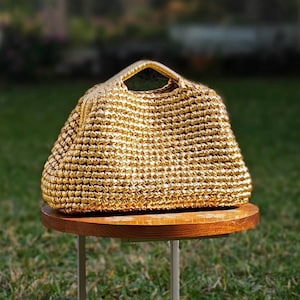 Goud metallic raffia geweven tasje met handvat aan de bovenkant, handtas, avond lederen gehaakte bruiloft clutch, handgemaakte luxe metalen tas