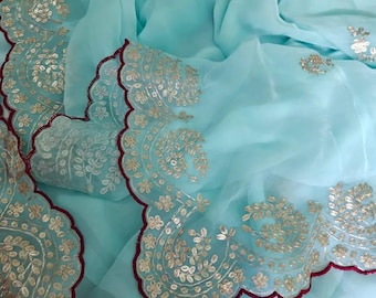 Handgemaakte geborduurde sari van chiffon met ongestikte blouse, Indiase trouwkleding