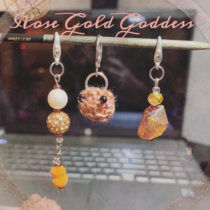 KNOTTYBERRY (Rose Gold Goddess), trio scintillant, mignon, fait à la main, breloques, marqueurs de point, gardiens de progrès, breloques à glissière, cadeau, art de la fibre