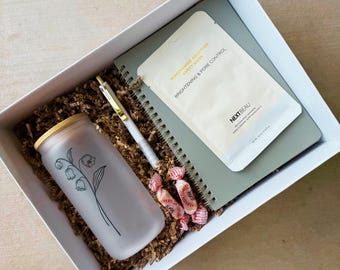 Personalized Birth Flower Gift Box – Hug in a box, Custom Floral Keepsake for Mother’s Day, Birthdays, Weddings, Just Because & More