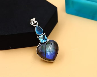 Colgante de labradorita en forma de corazón natural, hecho a mano, de plata oxidada. Colgante multipiedra de labradorita en forma de corazón.