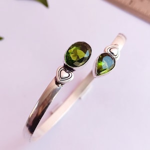 Wunderschöner verstellbarer Peridot Armreif \ handgefertigter Armreif \ Peridot Armreif \ versilberter Armreif \ Geschenk für Sie
