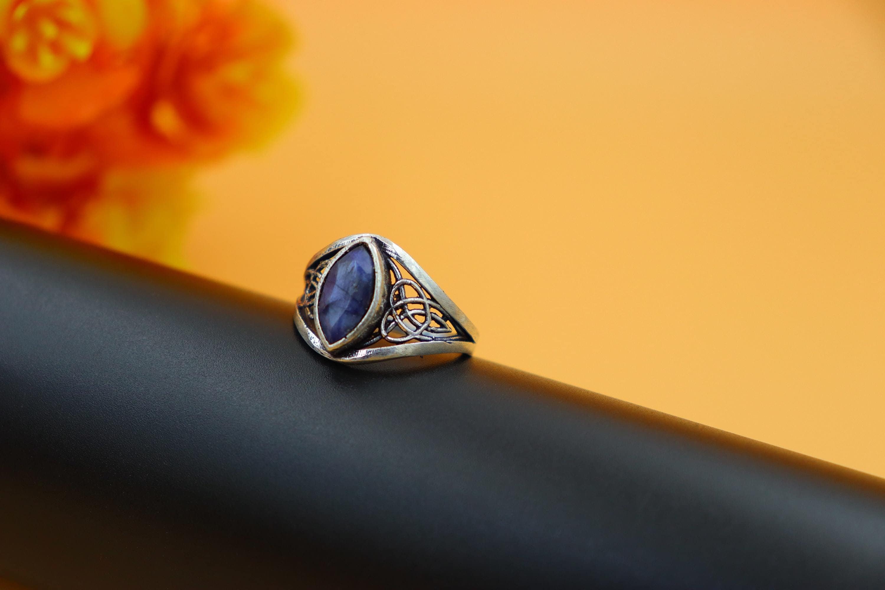Sapphire silver antique ring - Etsy 日本 Sapphire silver antique ring - Etsy 日本