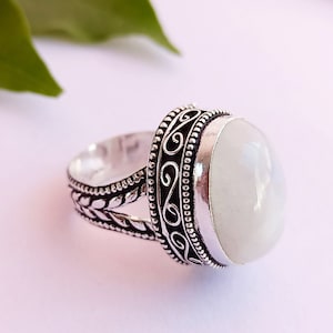 Moonstone Ring\ Flashy Moonstone ring\ Natural Moonstone Ring\ Birthday Gift For Her\ Ring for mom\ Silver Plated Ring