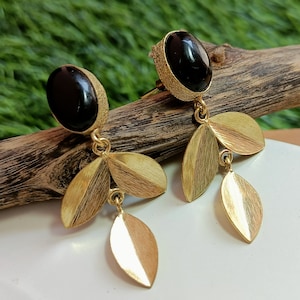 Pendientes vintage bohemios de ónix negro bañados en oro\ Pendientes vintage de ónix negro\ Pendientes de ónix hechos a mano\ Pendientes colgantes bohemios