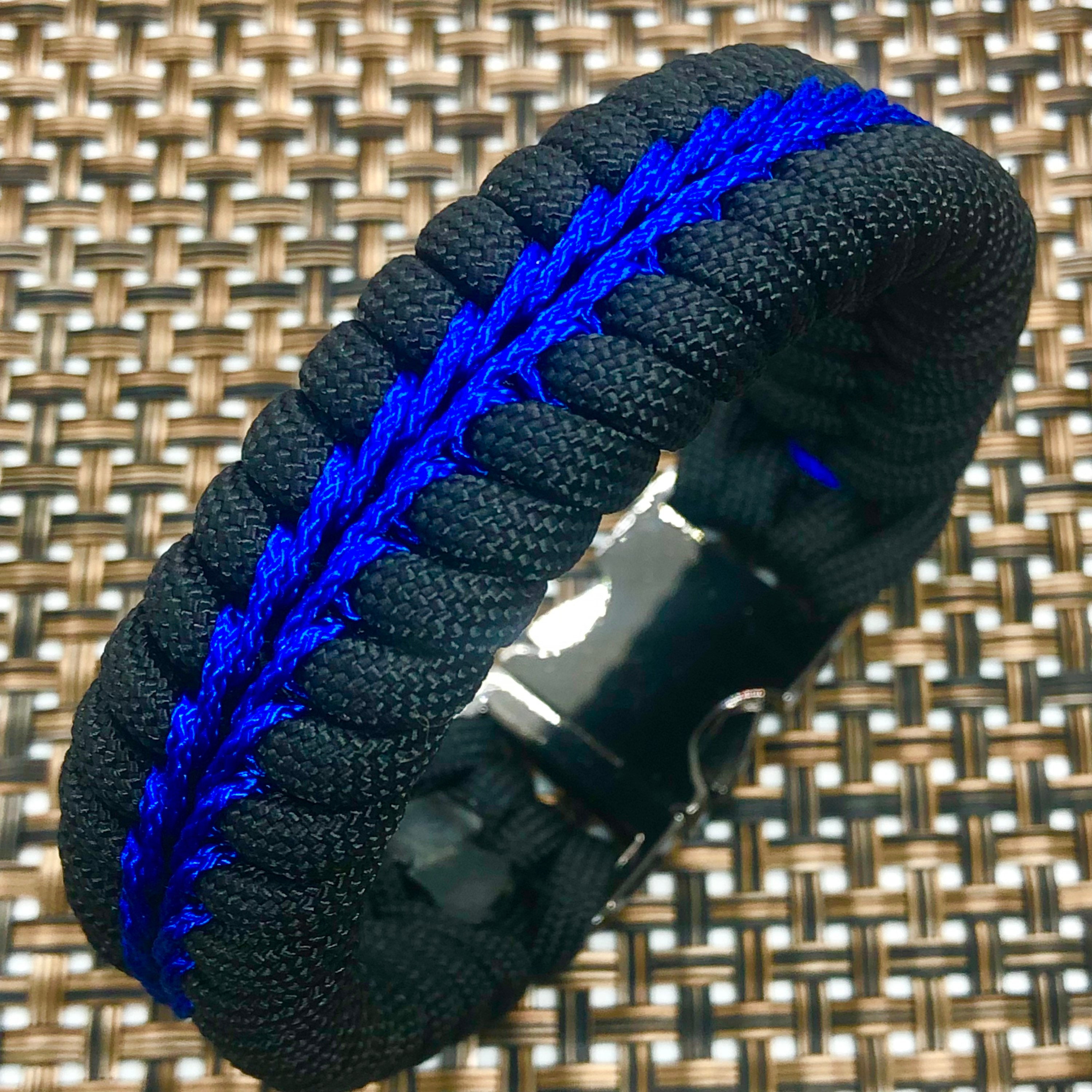 Police Lives Matter Thin Blue Line Paracord Bracelet w/ Adjustable Metal  Clasp