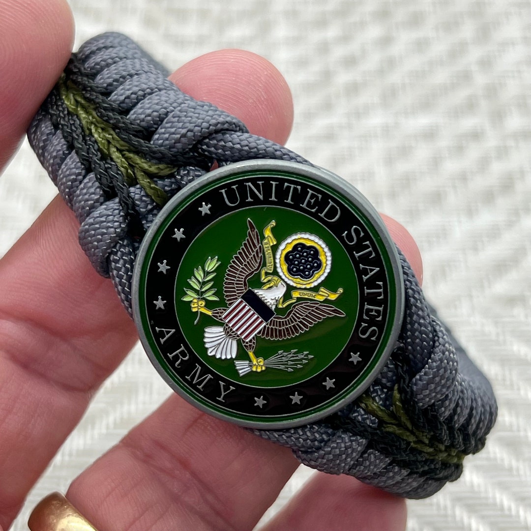 US Army Mens Paracord Bracelet, Military Gifts for Veterans and Soldiers, Army Mom Dad Spouse