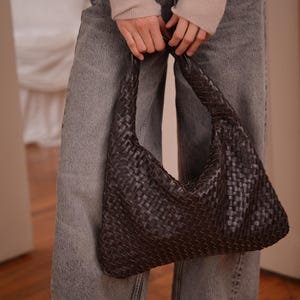 chocolate brown bag,
brown leather purse,
woven leather bag,
glossy leather purse,
genuine leather bag,
zipper bag,
woman working bag,
custom shoulder bag,
dark brown bag,
hobo hand bag,
leather city bag,
gift for her,
woman gifts,