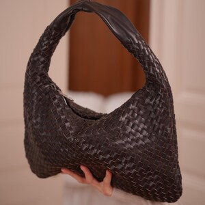 chocolate brown bag,
brown leather purse,
woven leather bag,
glossy leather purse,
genuine leather bag,
zipper bag,
woman working bag,
custom shoulder bag,
dark brown bag,
hobo hand bag,
leather city bag,
gift for her,
woman gifts,