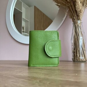 Cartera verde/ Cartera pequeña de cuero/ Regalos de Navidad para mamá de parte de su hija/ Cartera personalizada/ Hecho en Ucrania