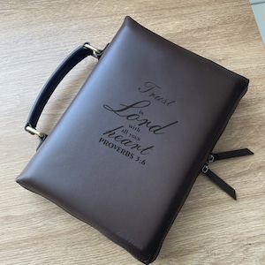 Copertina con cerniera personalizzata per Bibbia, copertina in pelle nera incisa, accessori per Bibbia, Bibbia personalizzata, idea regalo speciale, regalo per battesimo