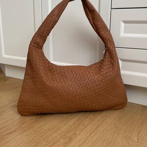 magnets bag,
woven leather purse,
leather tote bag,
hobo hand bag,
leather slouchy bag,
casual leather bag,
everyday bag,
genuine leather bag,
anniversary gift,
chocolate brown bag,
shoulder bag,
school handbag,
birthday gift,