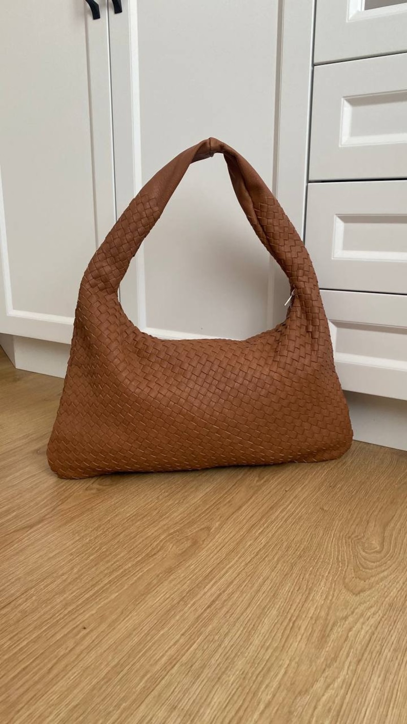 magnets bag,
woven leather purse,
leather tote bag,
hobo hand bag,
leather slouchy bag,
casual leather bag,
everyday bag,
genuine leather bag,
anniversary gift,
chocolate brown bag,
shoulder bag,
school handbag,
birthday gift,