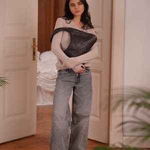 magnets bag,
woven leather purse,
leather tote bag,
hobo hand bag,
leather slouchy bag,
casual leather bag,
everyday bag,
genuine leather bag,
anniversary gift,
chocolate brown bag,
shoulder bag,
school handbag,
birthday gift,