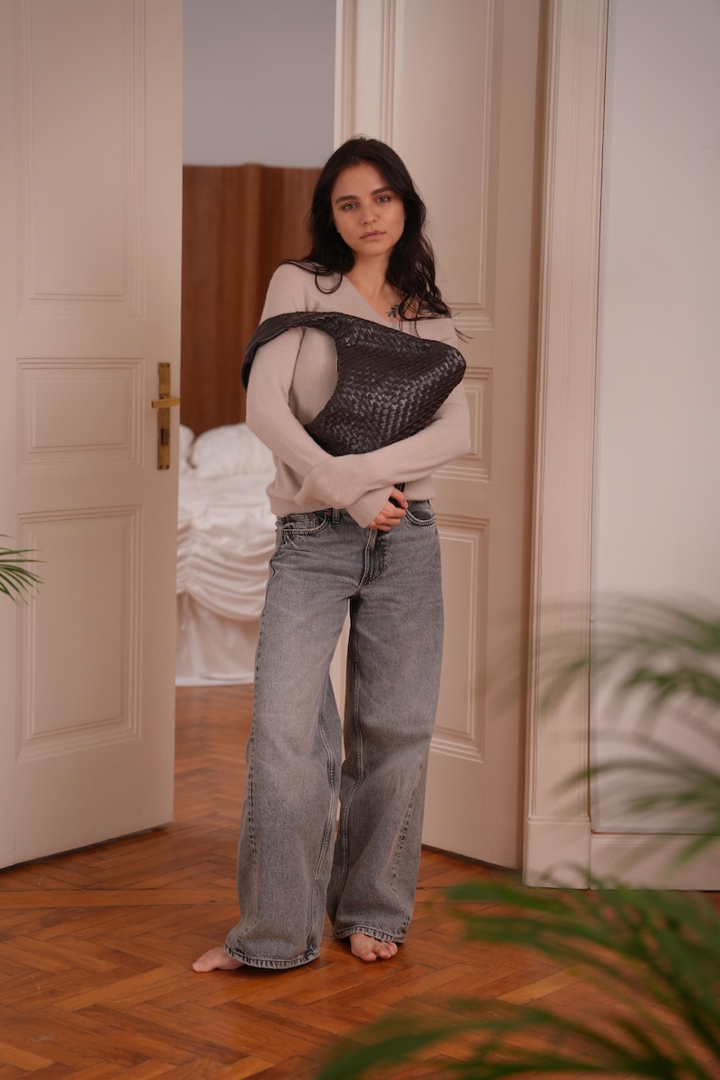 magnets bag,
woven leather purse,
leather tote bag,
hobo hand bag,
leather slouchy bag,
casual leather bag,
everyday bag,
genuine leather bag,
anniversary gift,
chocolate brown bag,
shoulder bag,
school handbag,
birthday gift,