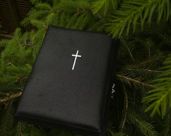 Leather bible cover with zipper/ Personalized bible / Christmas gifts