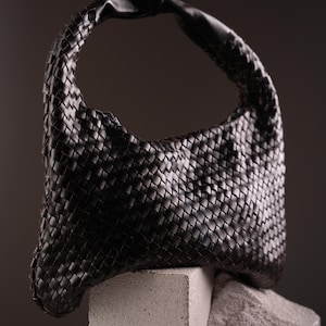 magnets bag,
woven leather purse,
leather tote bag,
hobo hand bag,
leather slouchy bag,
casual leather bag,
everyday bag,
genuine leather bag,
anniversary gift,
chocolate brown bag,
shoulder bag,
school handbag,
birthday gift,