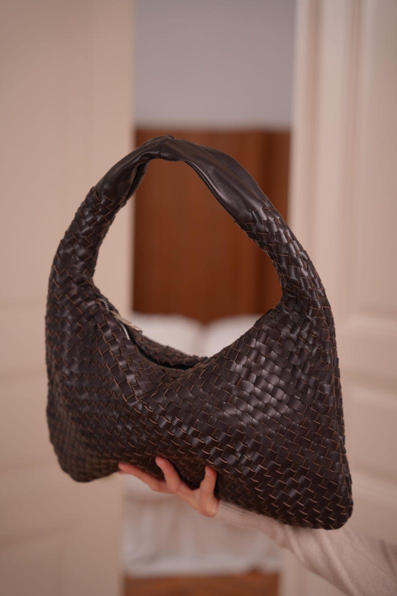 chocolate brown bag,
brown leather purse,
woven leather bag,
glossy leather purse,
genuine leather bag,
zipper bag,
woman working bag,
custom shoulder bag,
dark brown bag,
hobo hand bag,
leather city bag,
gift for her,
woman gifts,