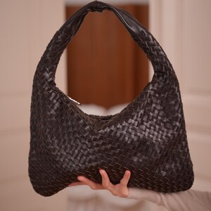 chocolate brown bag,
brown leather purse,
woven leather bag,
glossy leather purse,
genuine leather bag,
zipper bag,
woman working bag,
custom shoulder bag,
dark brown bag,
hobo hand bag,
leather city bag,
gift for her,
woman gifts,