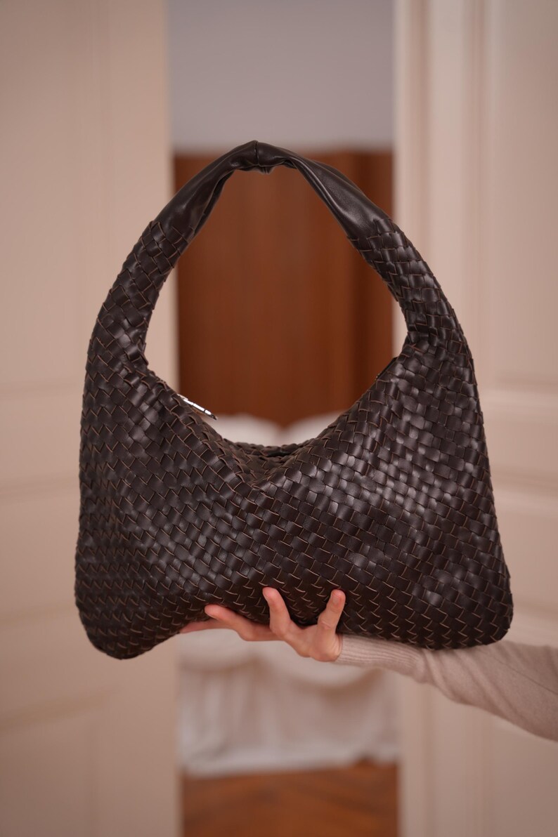 chocolate brown bag,
brown leather purse,
woven leather bag,
glossy leather purse,
genuine leather bag,
zipper bag,
woman working bag,
custom shoulder bag,
dark brown bag,
hobo hand bag,
leather city bag,
gift for her,
woman gifts,