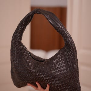 magnets bag,
woven leather purse,
leather tote bag,
hobo hand bag,
leather slouchy bag,
casual leather bag,
everyday bag,
genuine leather bag,
anniversary gift,
chocolate brown bag,
shoulder bag,
school handbag,
birthday gift,