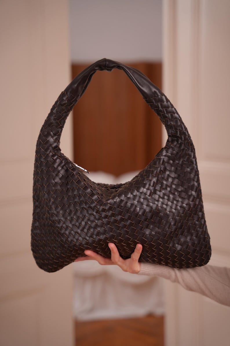 magnets bag,
woven leather purse,
leather tote bag,
hobo hand bag,
leather slouchy bag,
casual leather bag,
everyday bag,
genuine leather bag,
anniversary gift,
chocolate brown bag,
shoulder bag,
school handbag,
birthday gift,