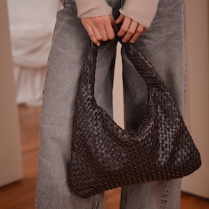 magnets bag,
woven leather purse,
leather tote bag,
hobo hand bag,
leather slouchy bag,
casual leather bag,
everyday bag,
genuine leather bag,
anniversary gift,
chocolate brown bag,
shoulder bag,
school handbag,
birthday gift,