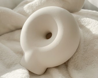 Chubby donut Candlestick holder off white Jesmonite home decor ornament