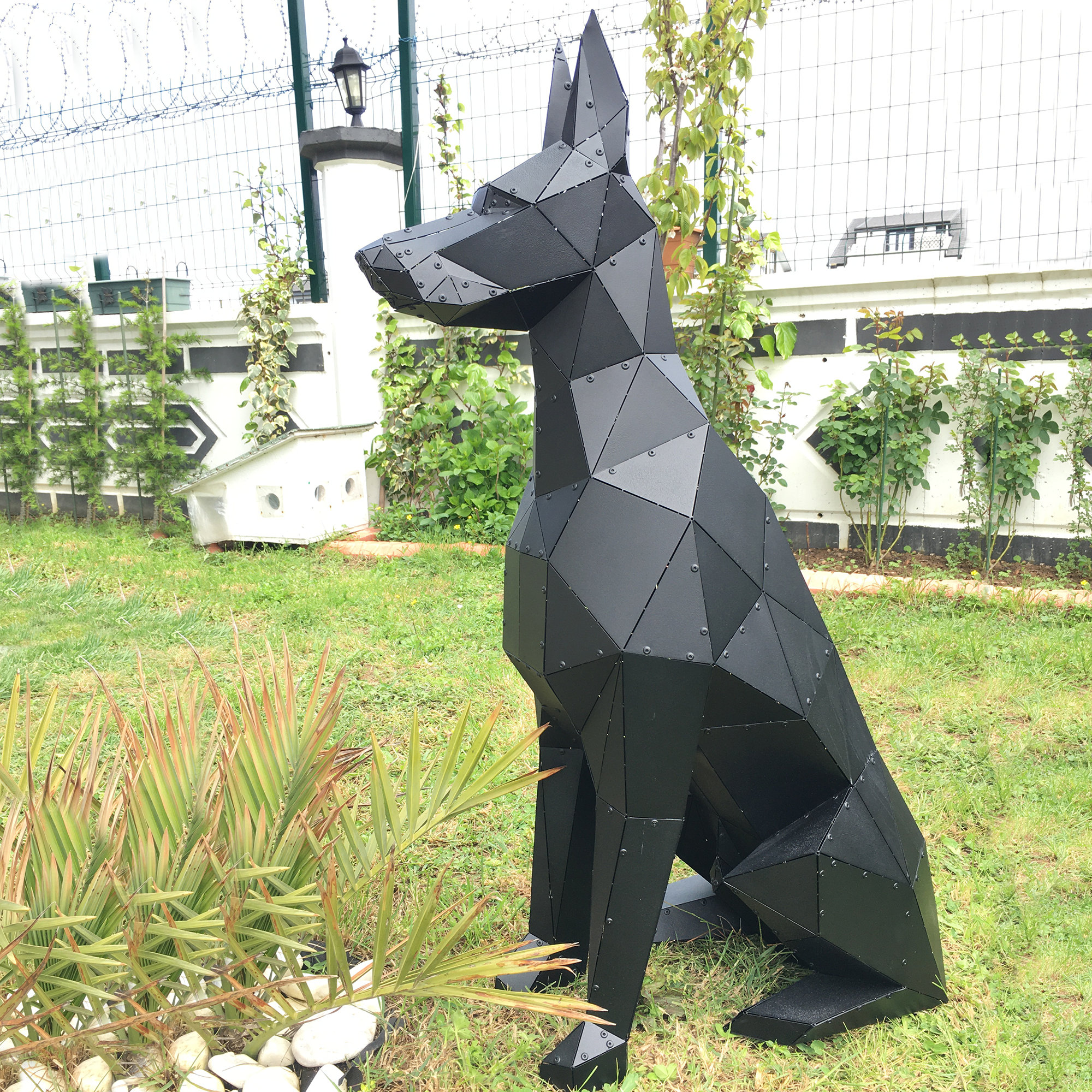 3D Metal Sitting Doberman Sculpture – Decorative Dog Statue for Home, Office & Pet Lovers