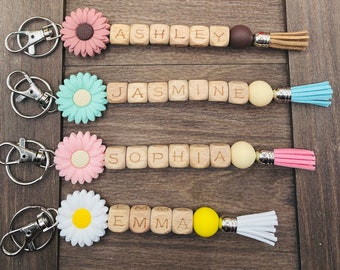 Name Wood Beaded Keychain Personalized Gift Custom Keychain Name Tag for Backpack Diaper Bag Totes Teacher Gift Name Keychain Keychain Gifts
