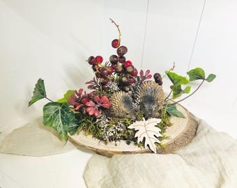 Franziska's herfstarrangement: herfst, egel, bos, dienblad, tafelschikking, kunstplanten, bessen, gezellig, herfstachtig, tafeldecoratie, bruin