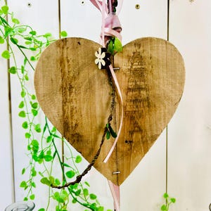 Heart hanger Lina: heart, country house, door decoration, window decoration, hanger, artificial plants, spring, wooden decoration, gift, Mother&#39;s Day, pink