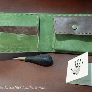 portefeuille en cuir élégant, fait main et vert brun.