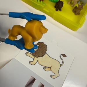 Querido kit de cuentos del zoológico con mini objetos. Libro de terapia del habla sobre el zoológico. imagen 8