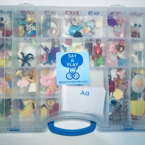 Juego de 10 objetos del alfabeto por letra, mini objetos para terapia del habla, portátil, sonido inicial, juego de alfabeto para aula, juego de objetos de sonido Montessori