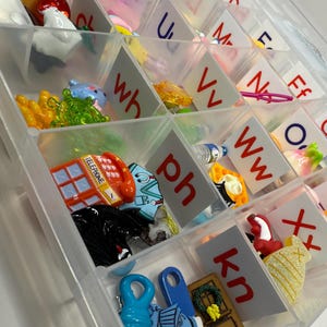 Alphabet Mini Objects Set – Phonics & Digraphs Kit | Montessori Sound Set  Speech Therapy Trinkets | Say and Play Mini Objects