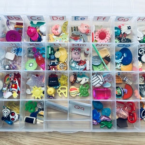 Juego de mini objetos del alfabeto Kit de fonética Dígrafos Objetos en miniatura Montessori Baratijas para terapia del habla Baratijas pequeñas para decir y jugar