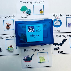 Caixa de tarefas RHYME com mini objetos - Caixa de atividades de terapia da fala - Caixa de conceitos de linguagem - Mini objetos de terapia da fala